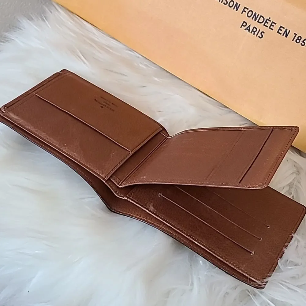 💯 Authentic Louis Vuitton Monogram Bifold Wallet 🍀